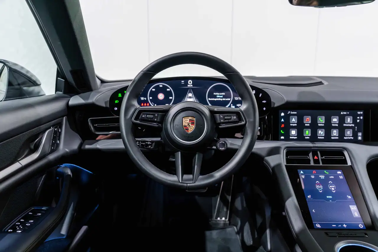 Porsche Taycan - 11