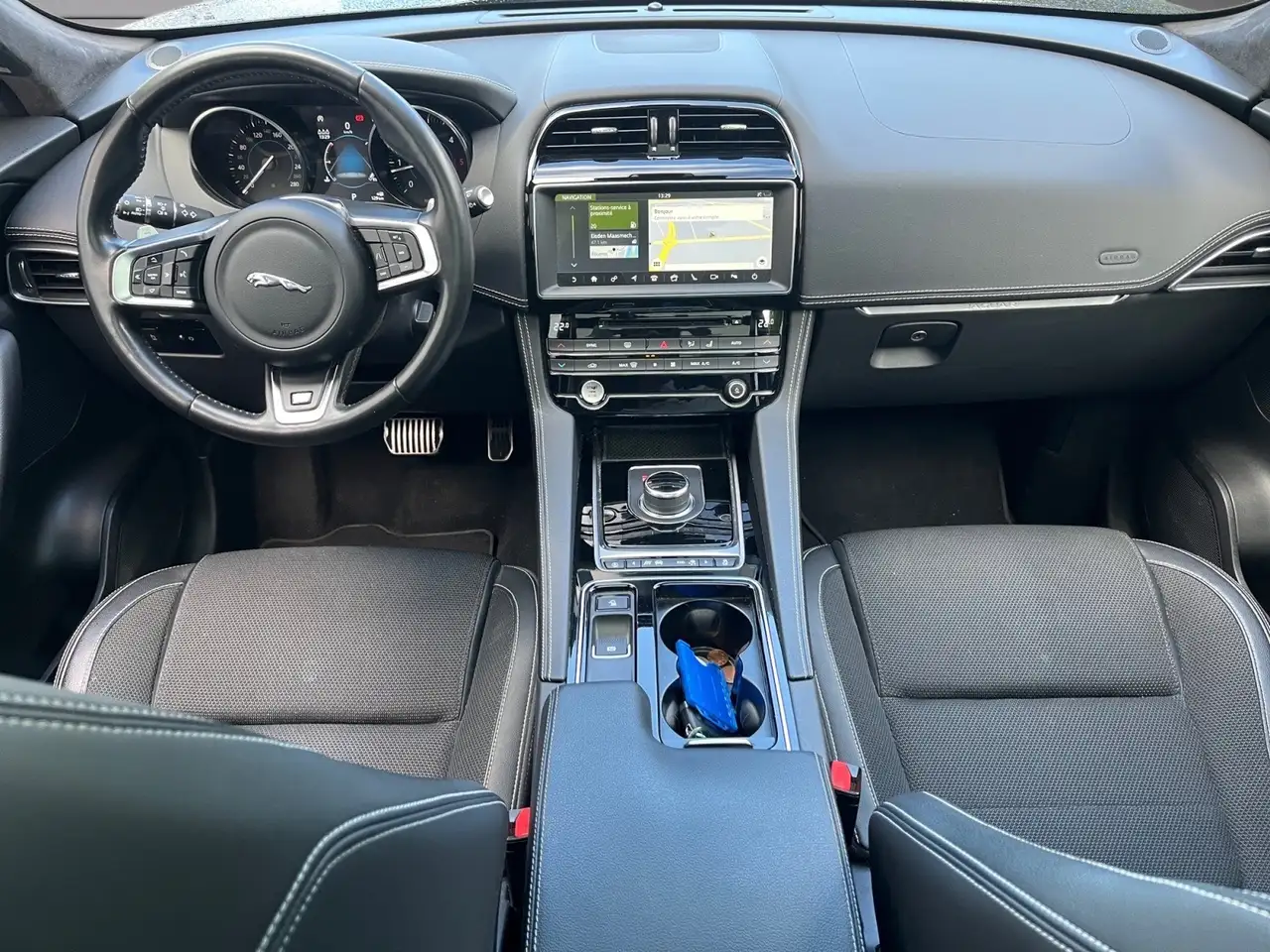 Jaguar F-Pace - 8