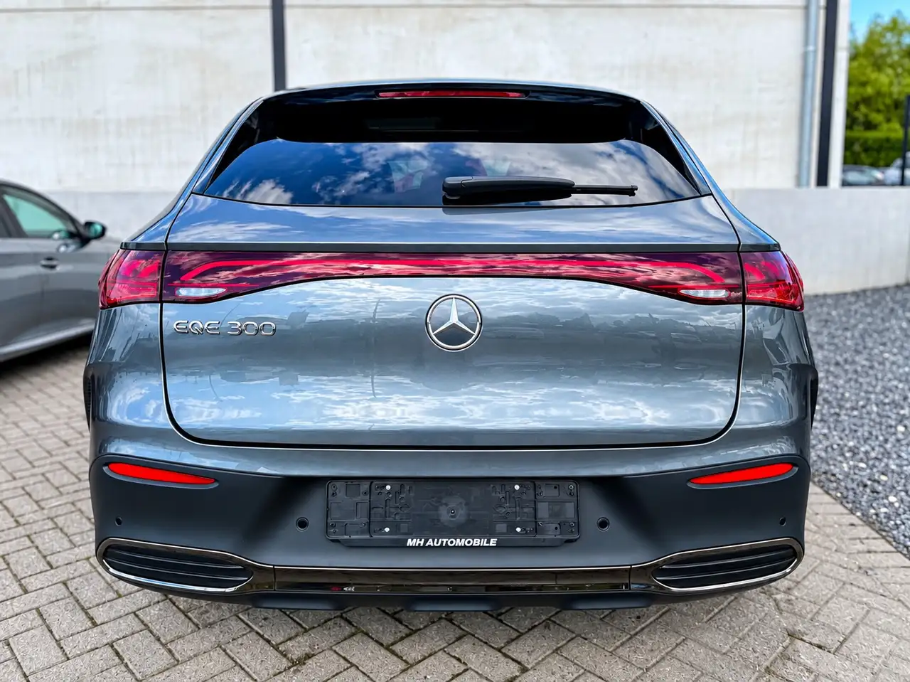 Mercedes-Benz EQE 300 - 7
