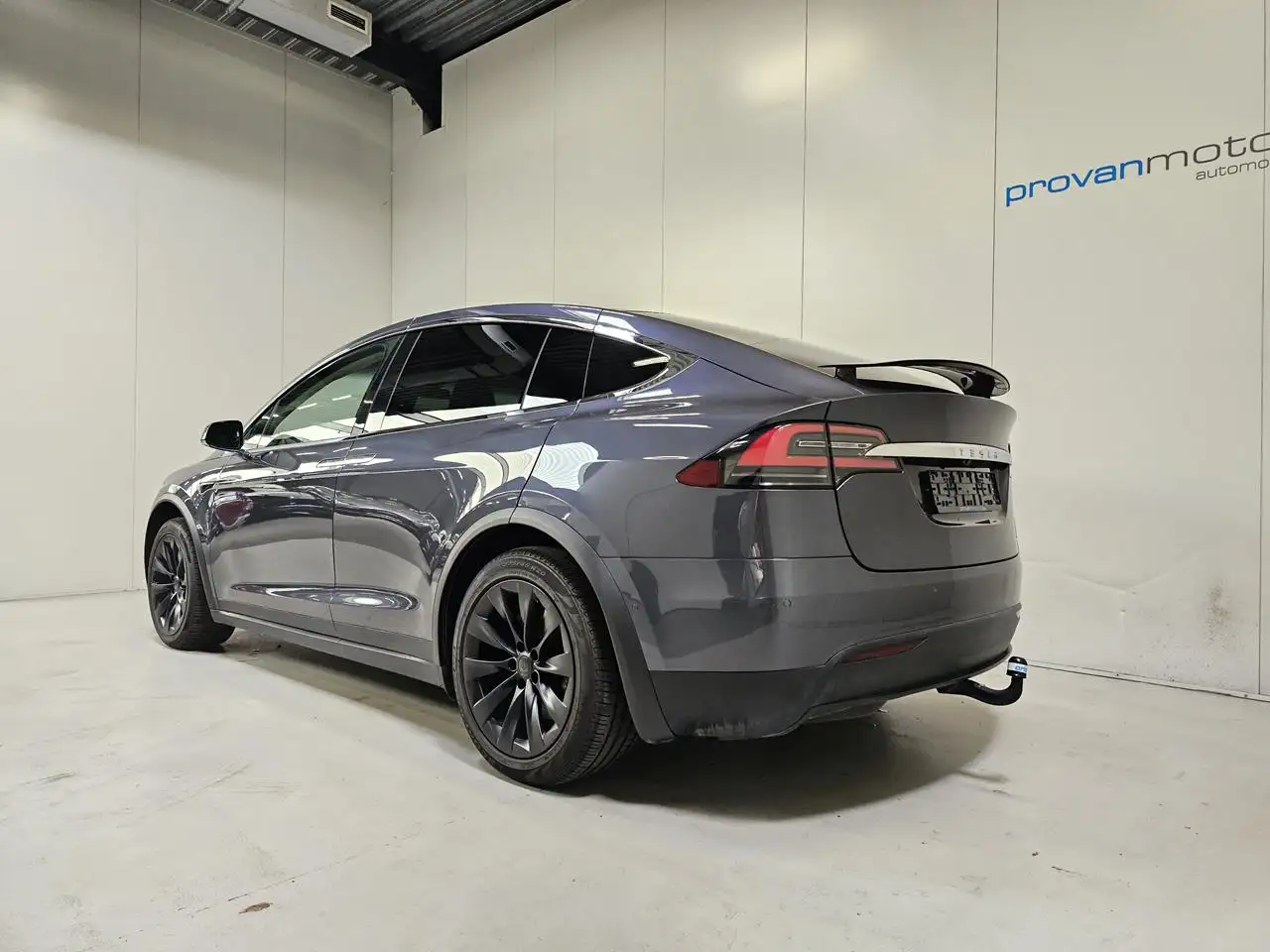 Tesla Model X - 6