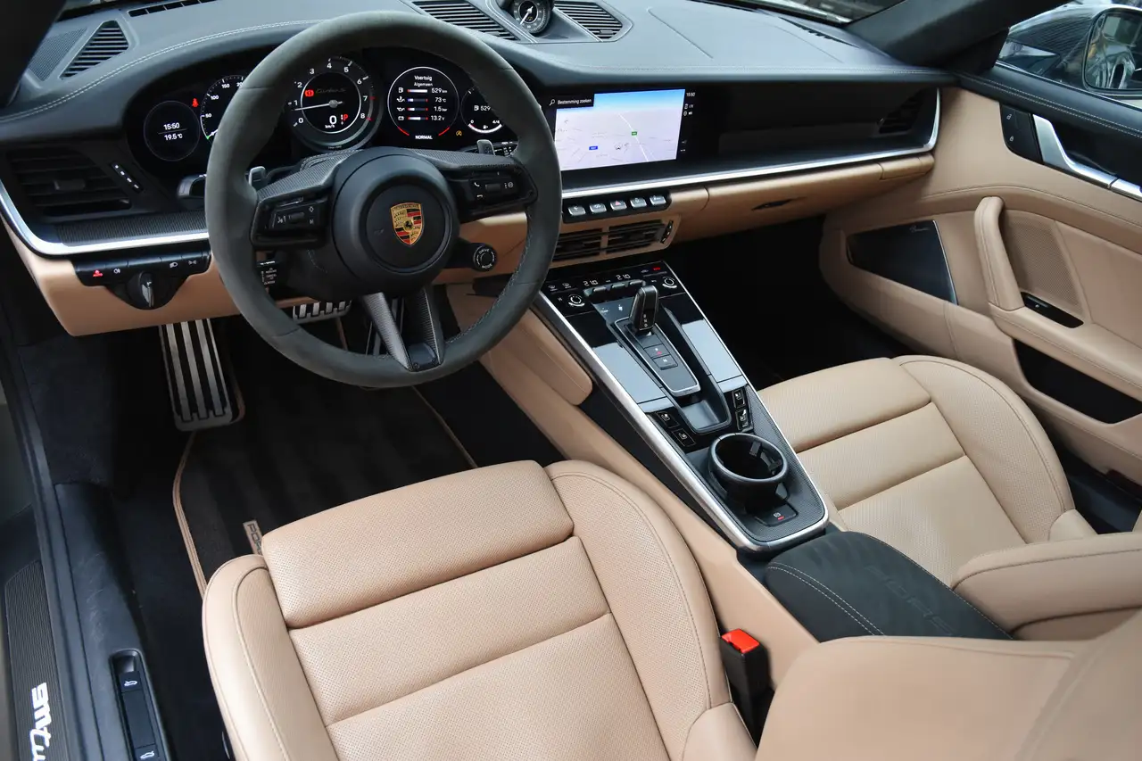 Porsche 992 - 4