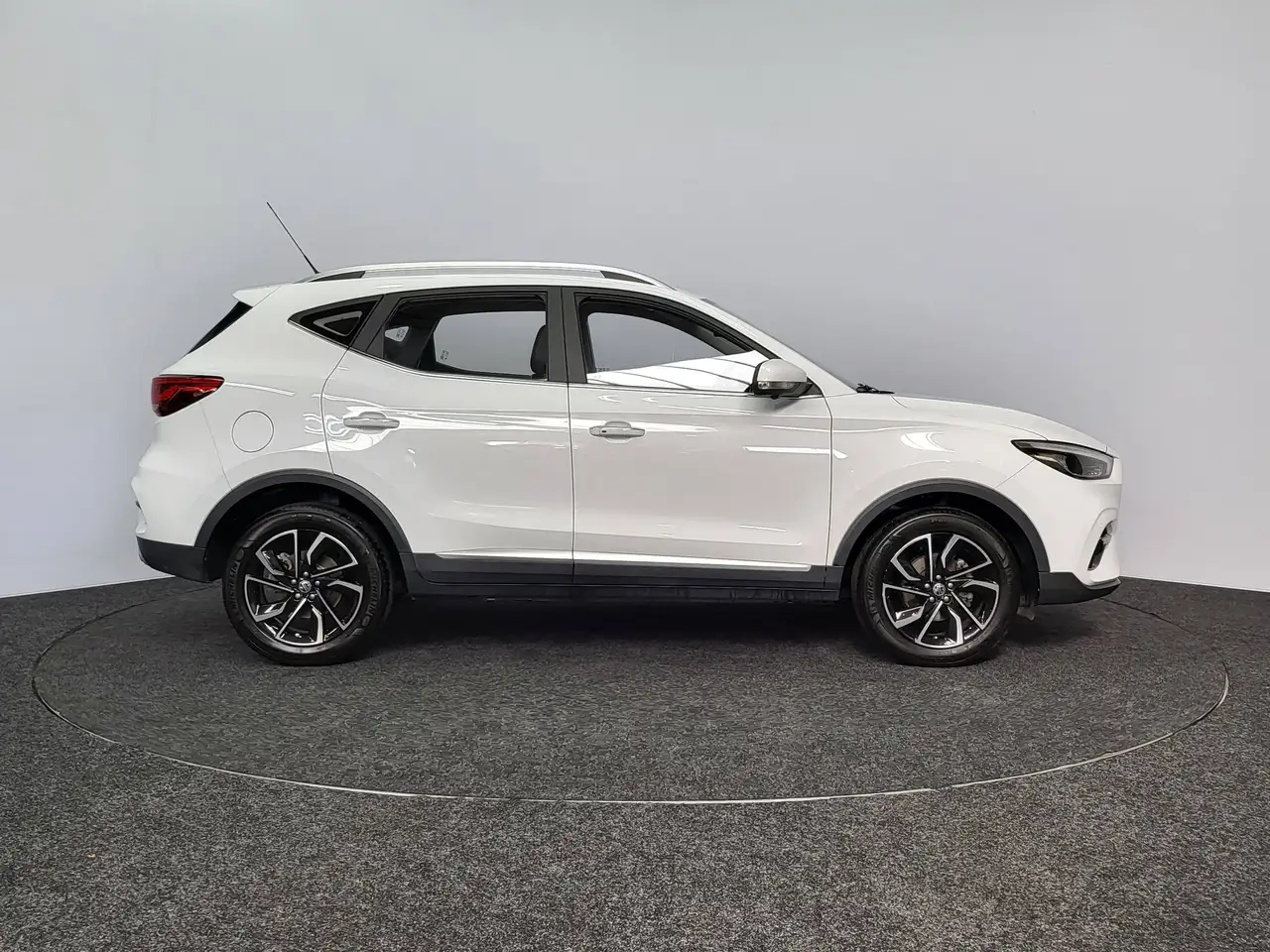 MG ZS - 7