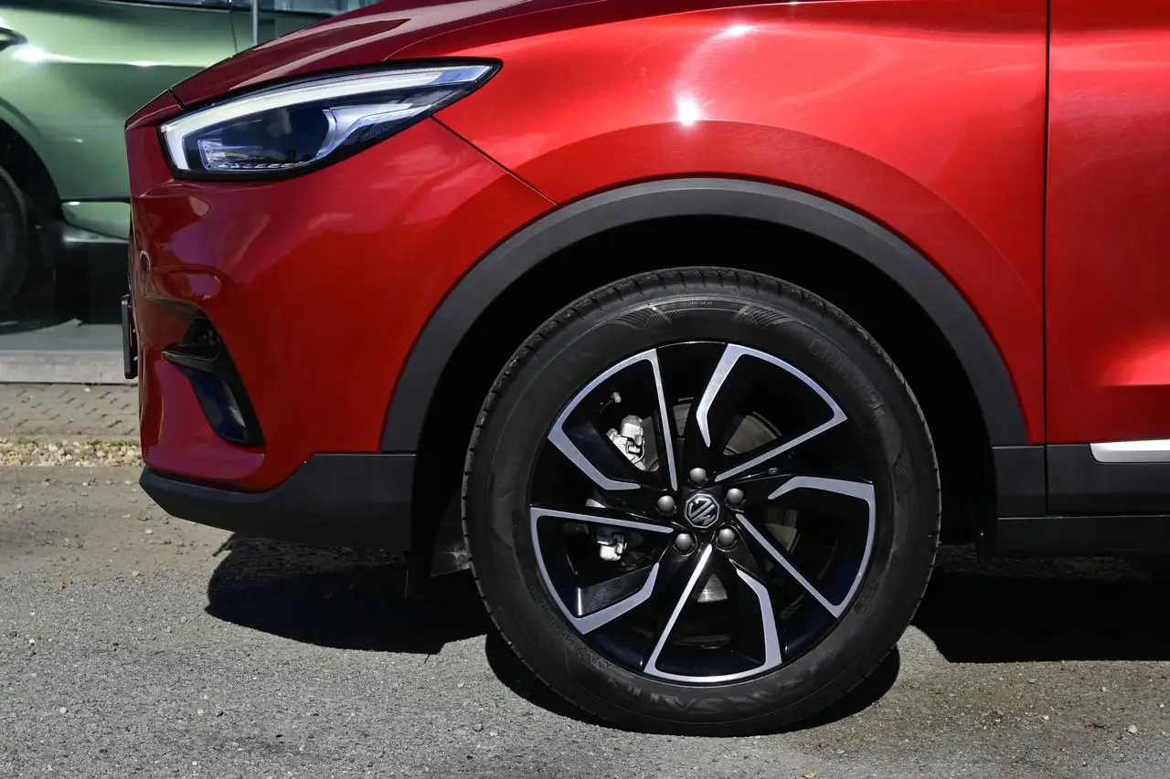 MG ZS - 12
