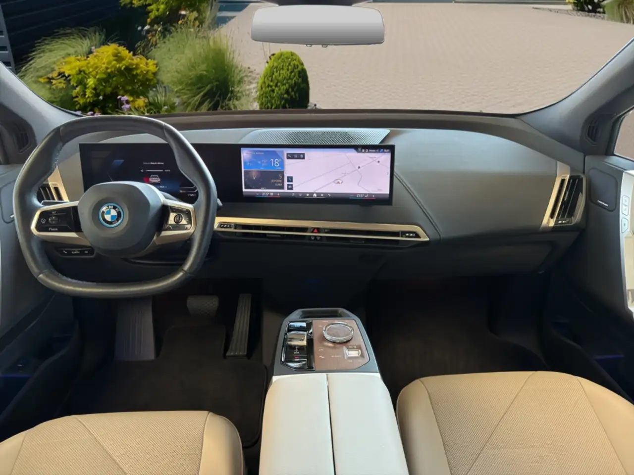 BMW iX - 11