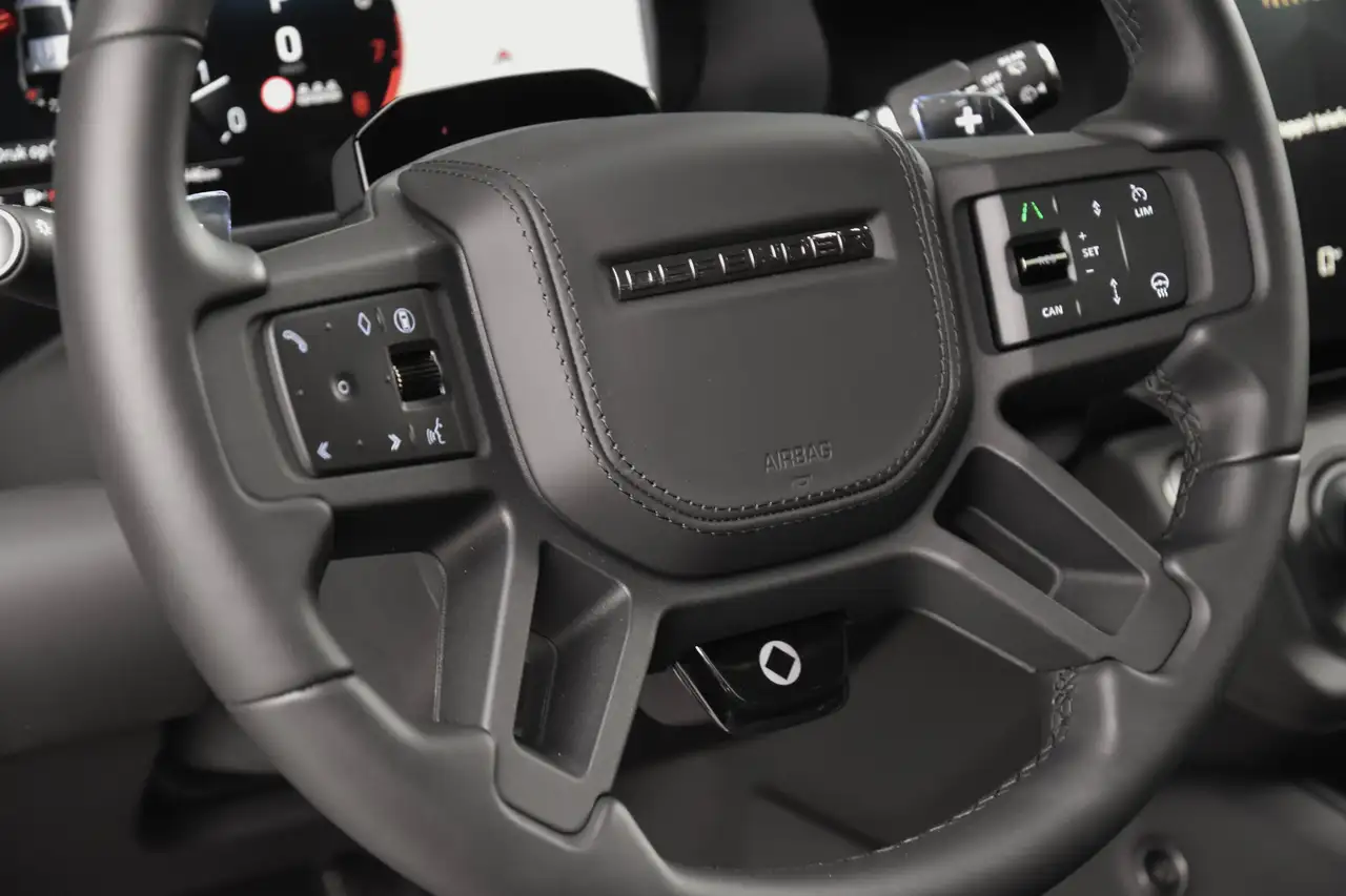 Land Rover Defender - 11