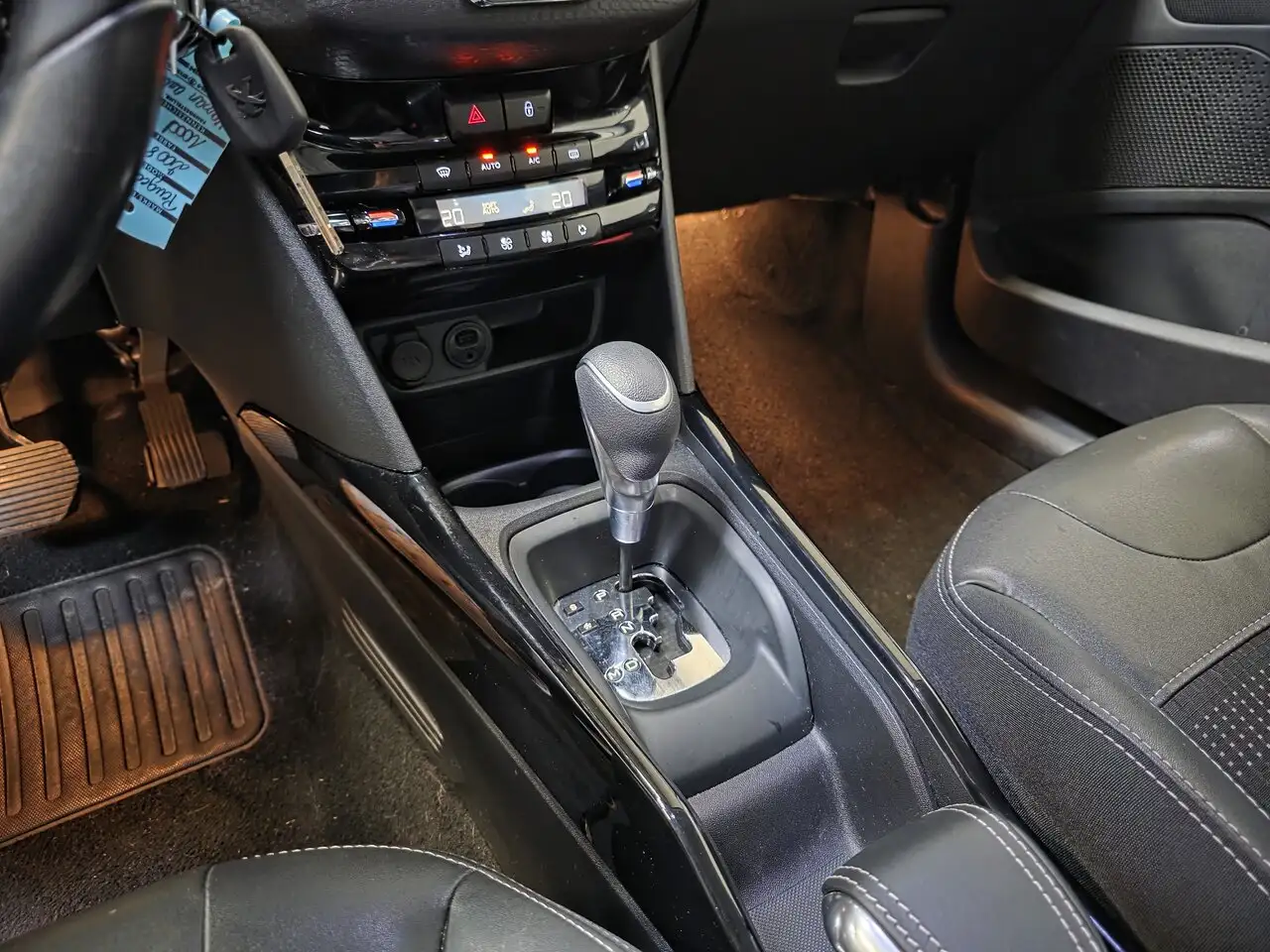 Peugeot 2008 - 12