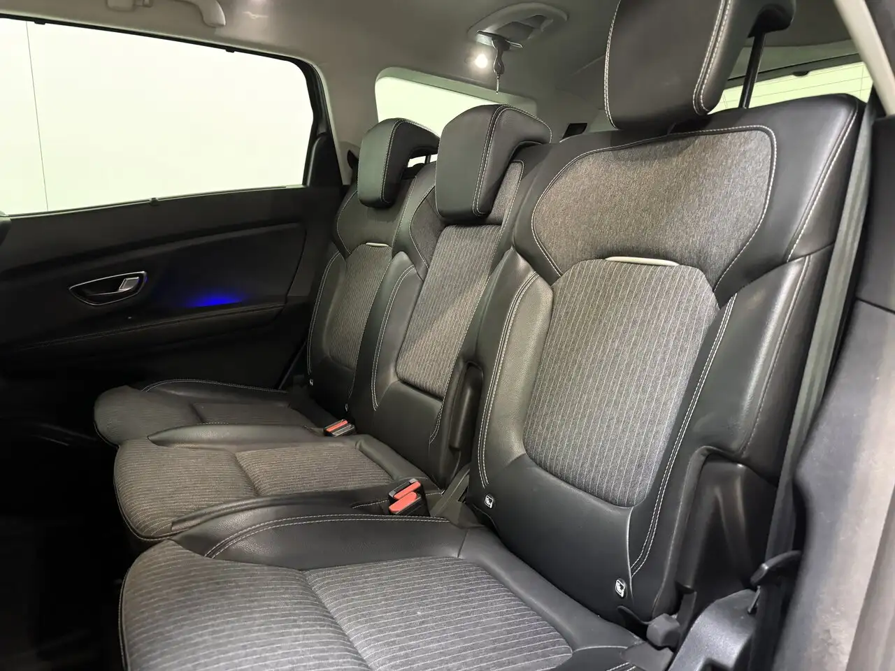Renault Grand Scenic - 10