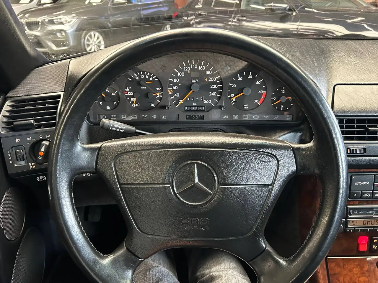 Mercedes-Benz 500 - 8