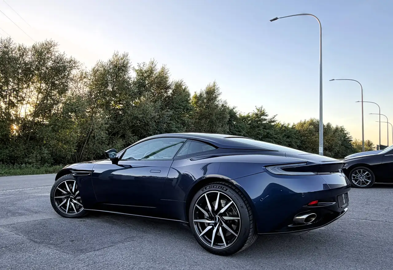 Aston Martin DB11 - 5