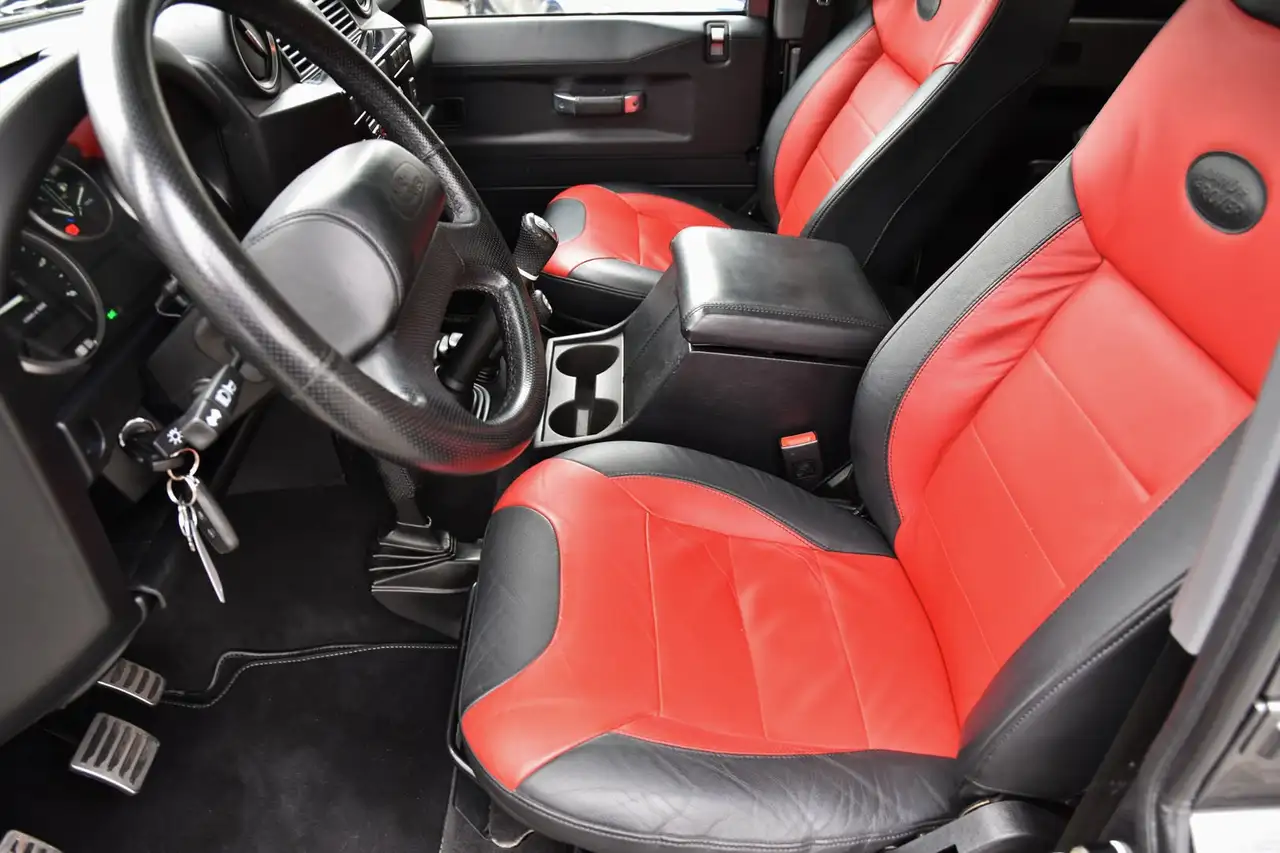 Land Rover Defender - 5