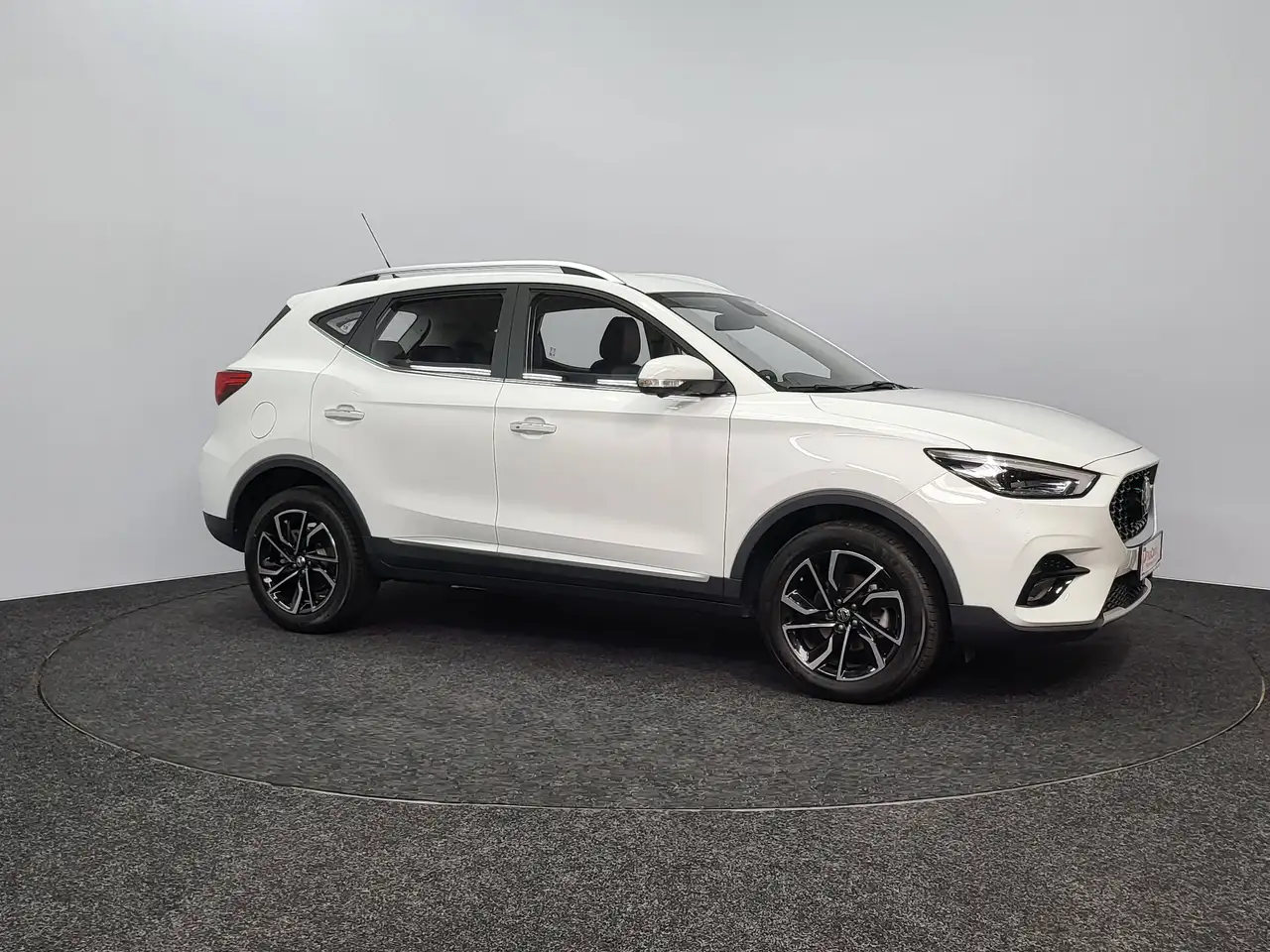 MG ZS - 8