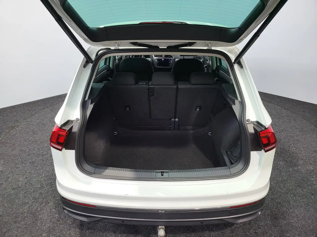 Volkswagen Tiguan - 9