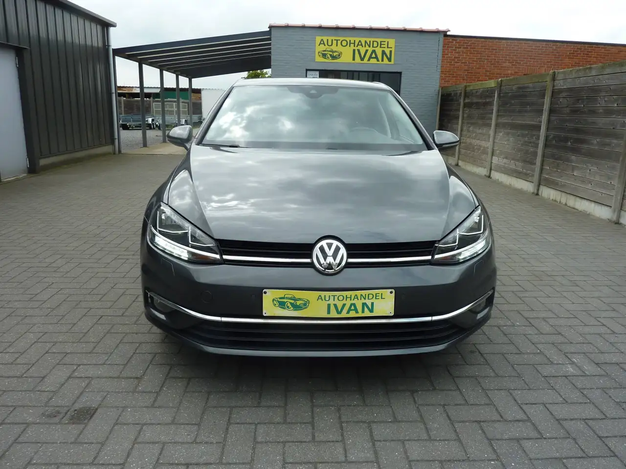 Volkswagen Golf - 2