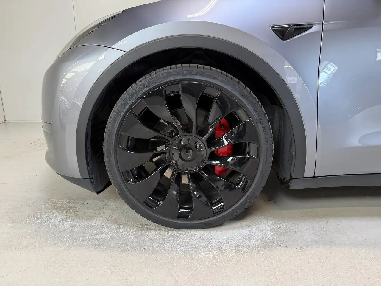 Tesla Model Y - 7