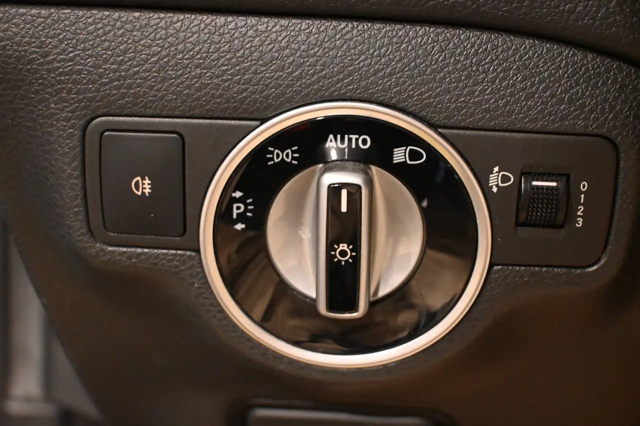 Mercedes-Benz GLA 200 - 11