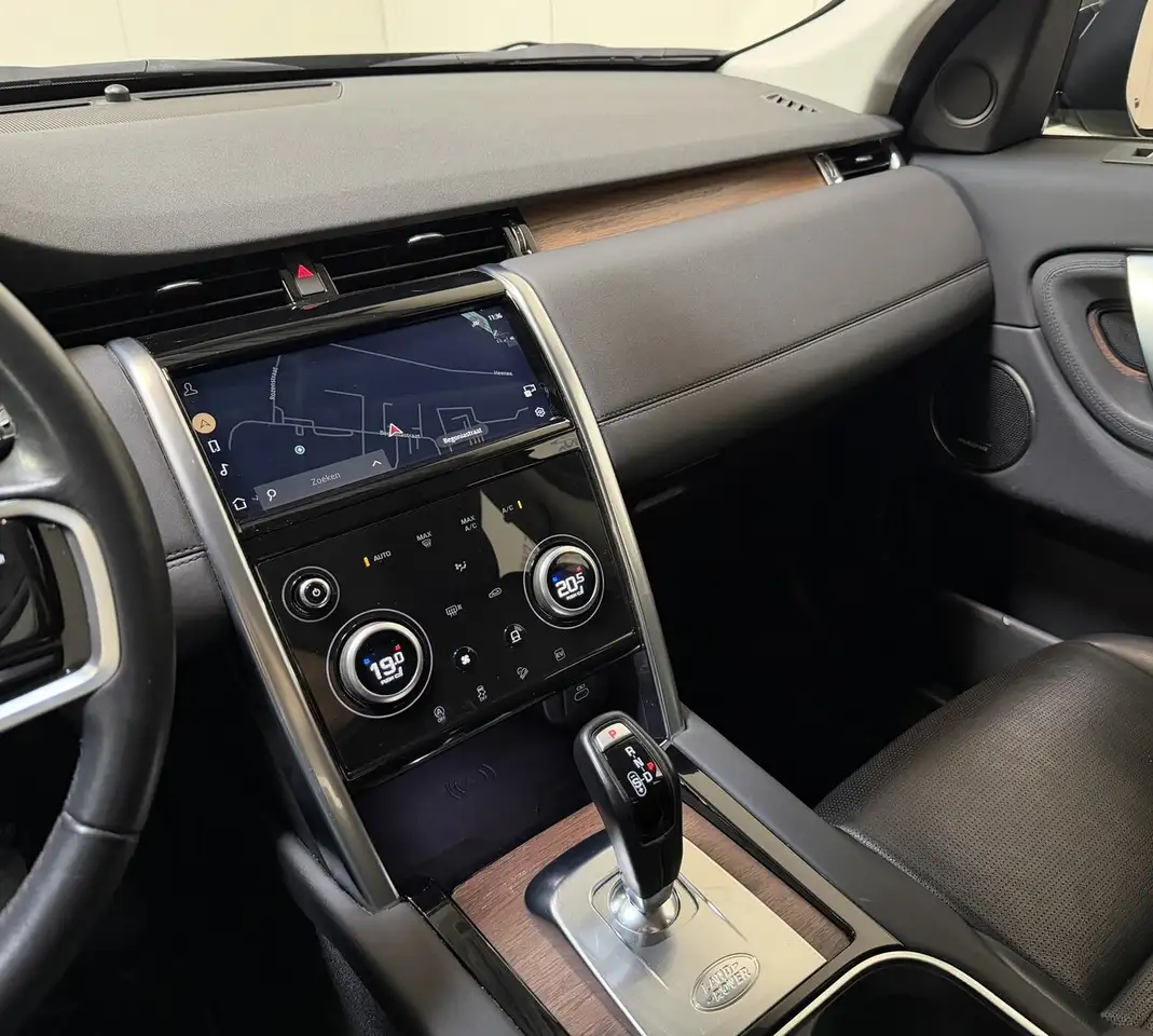 Land Rover Discovery Sport - 11