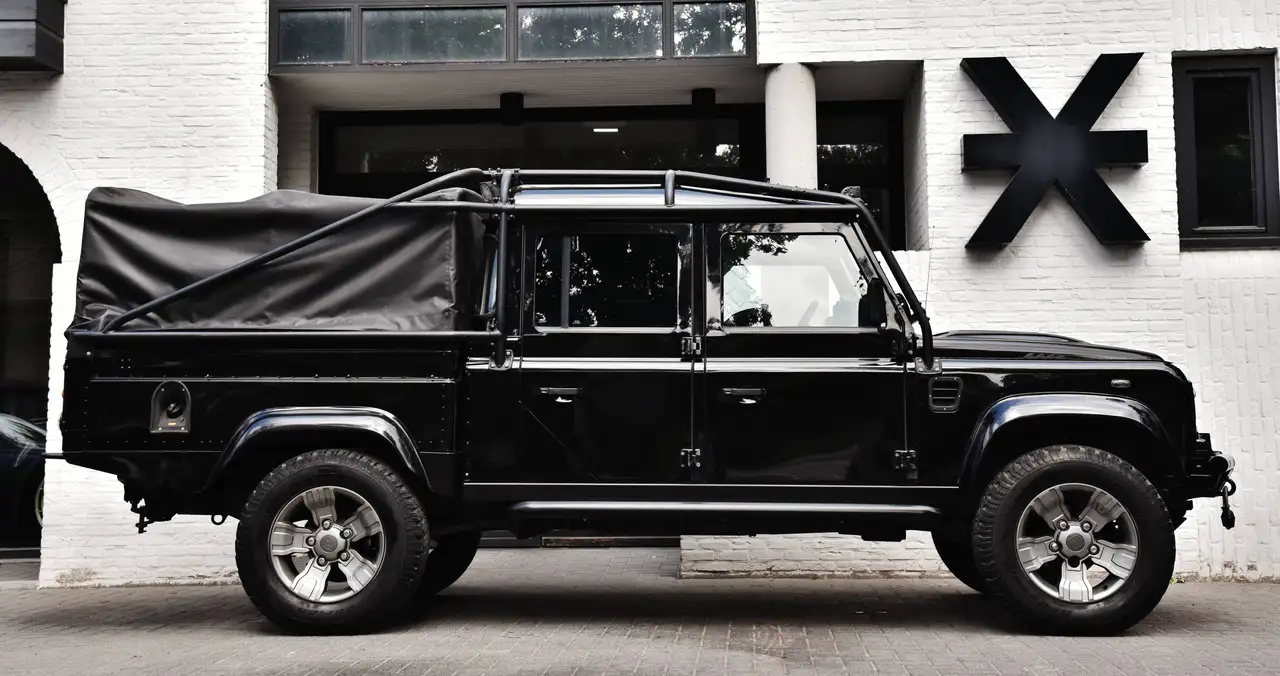 Land Rover Defender - 3
