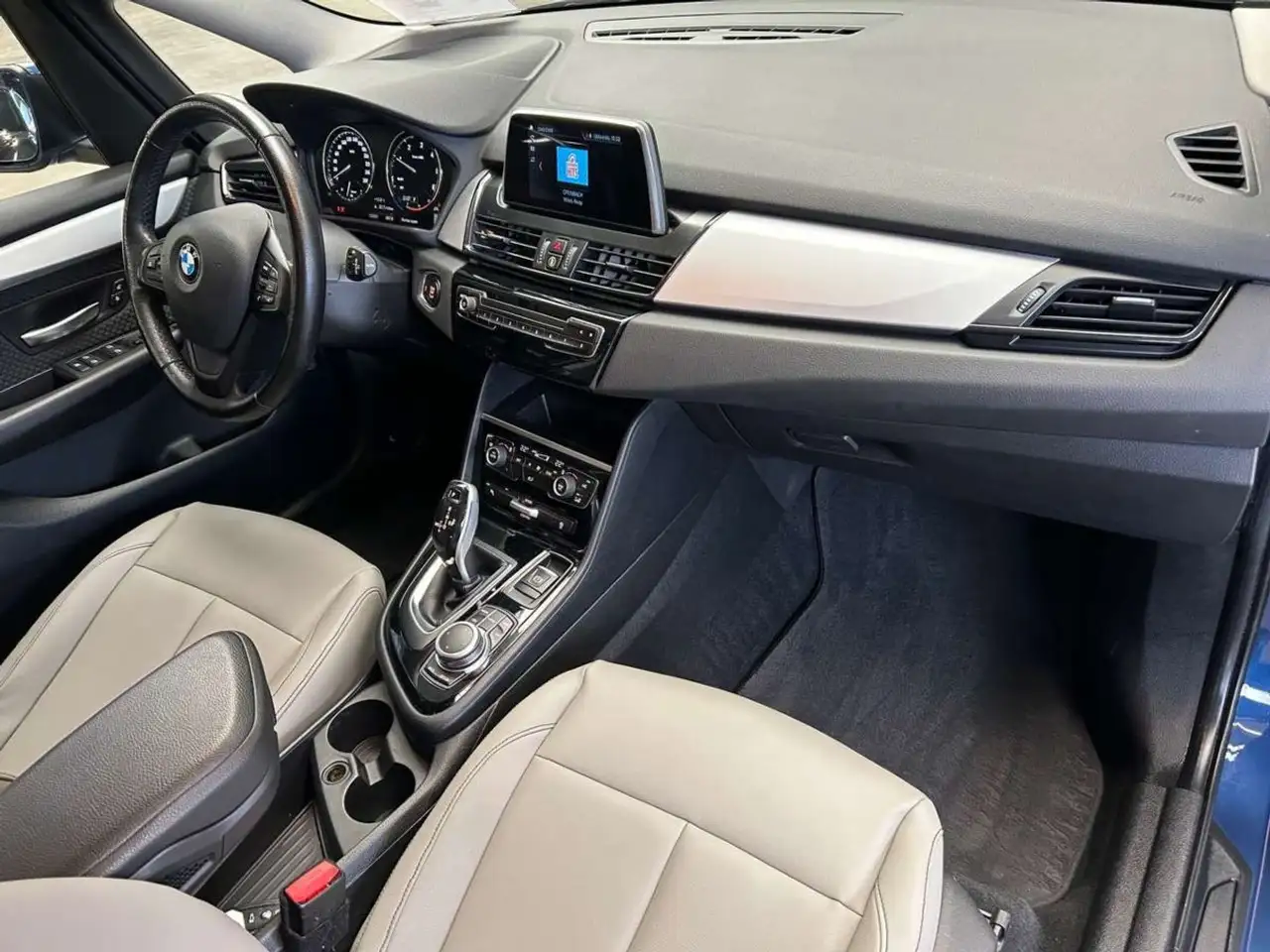 BMW 216 - 10