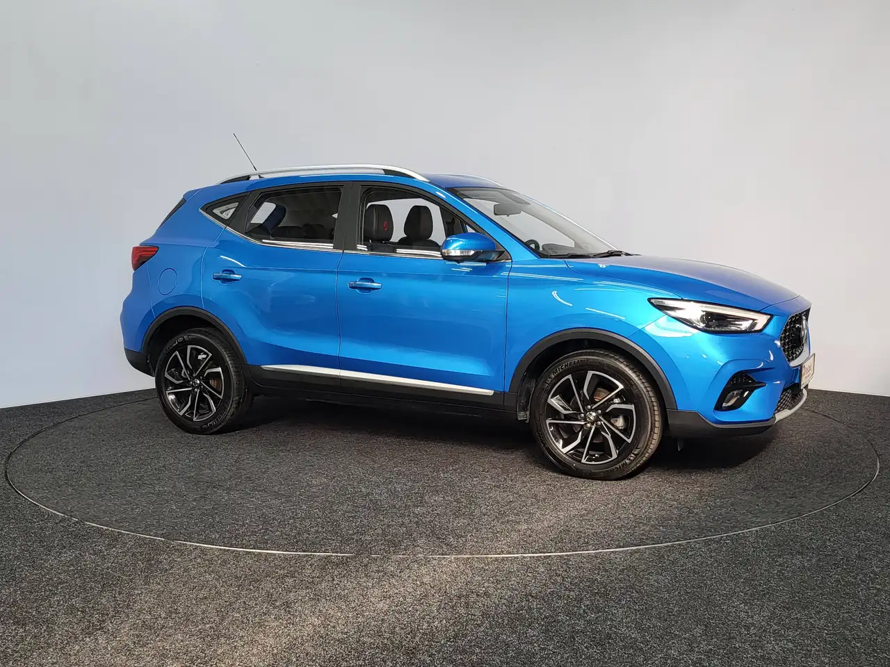 MG ZS - 8