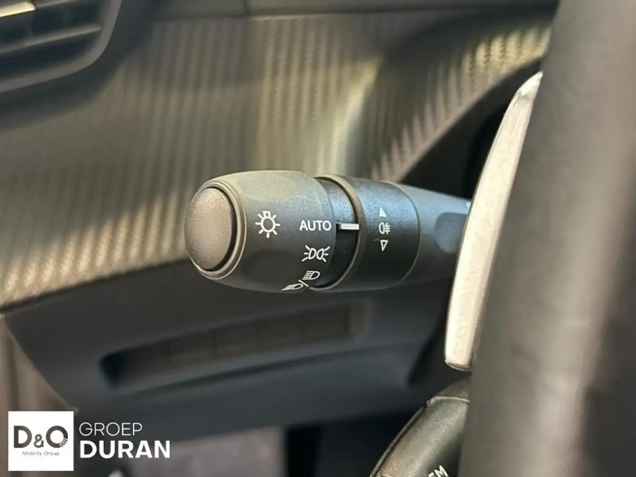 Peugeot 208 - 11
