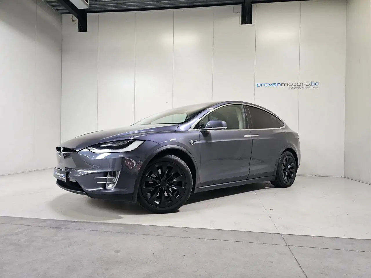 Tesla Model X - 4