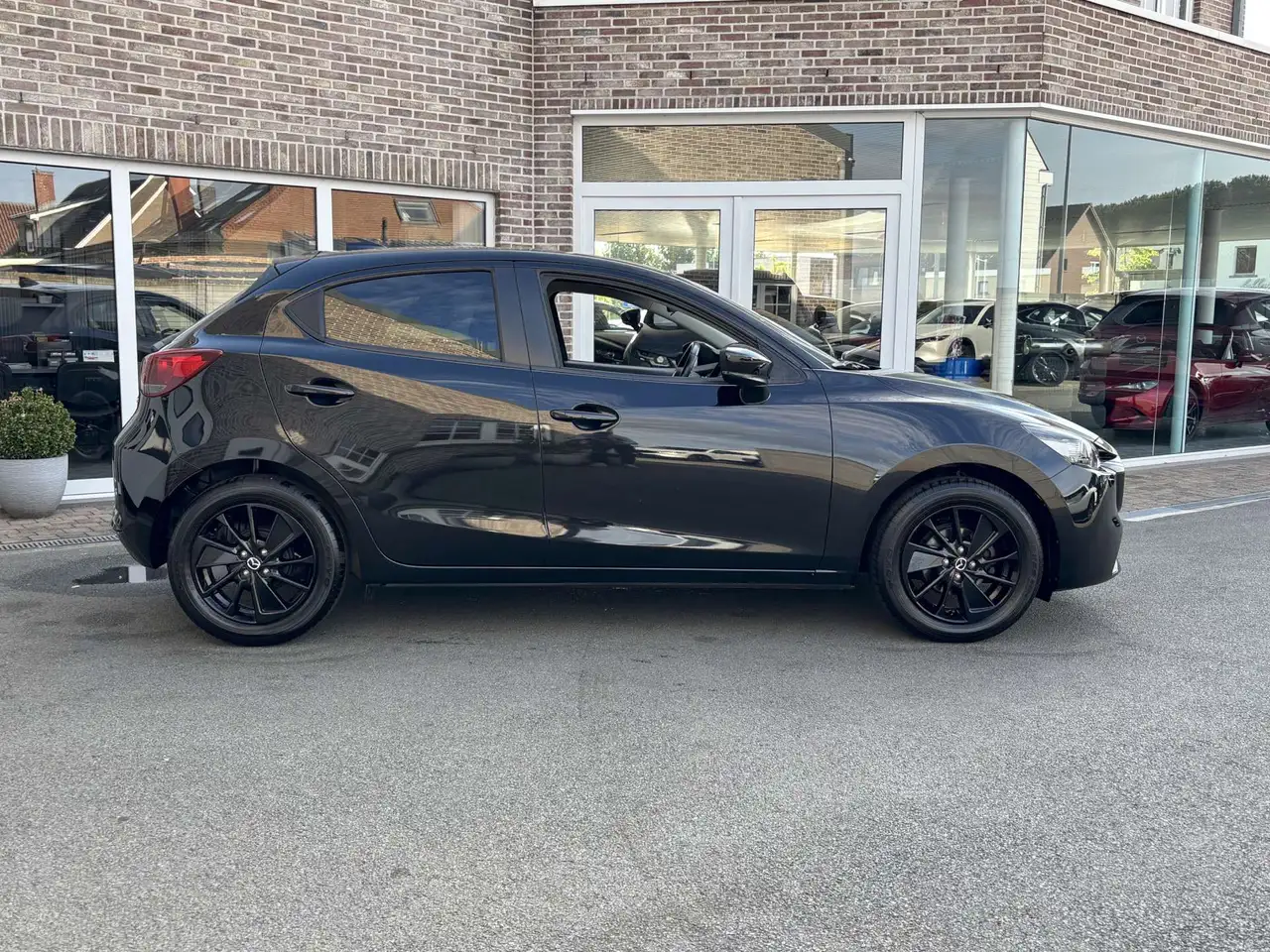 Mazda 2 - 6