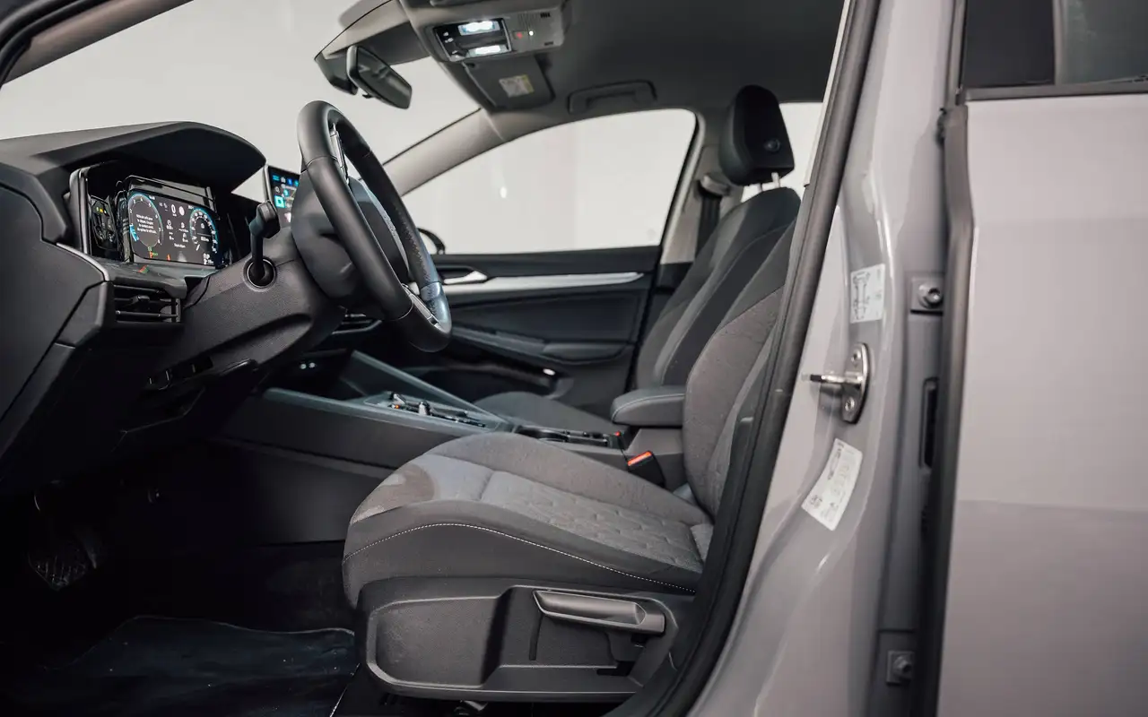 Volkswagen Golf - 10