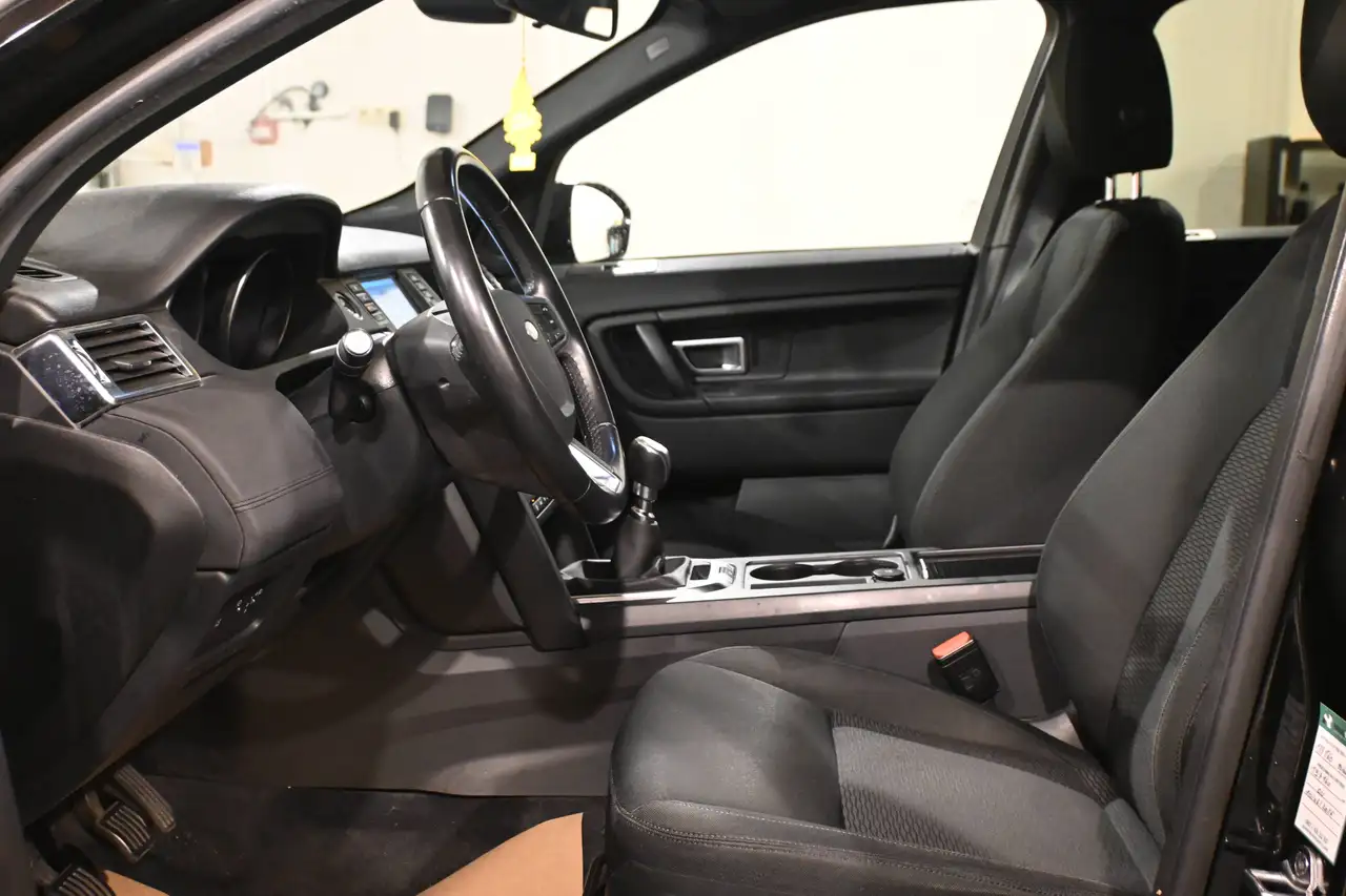 Land Rover Discovery Sport - 11