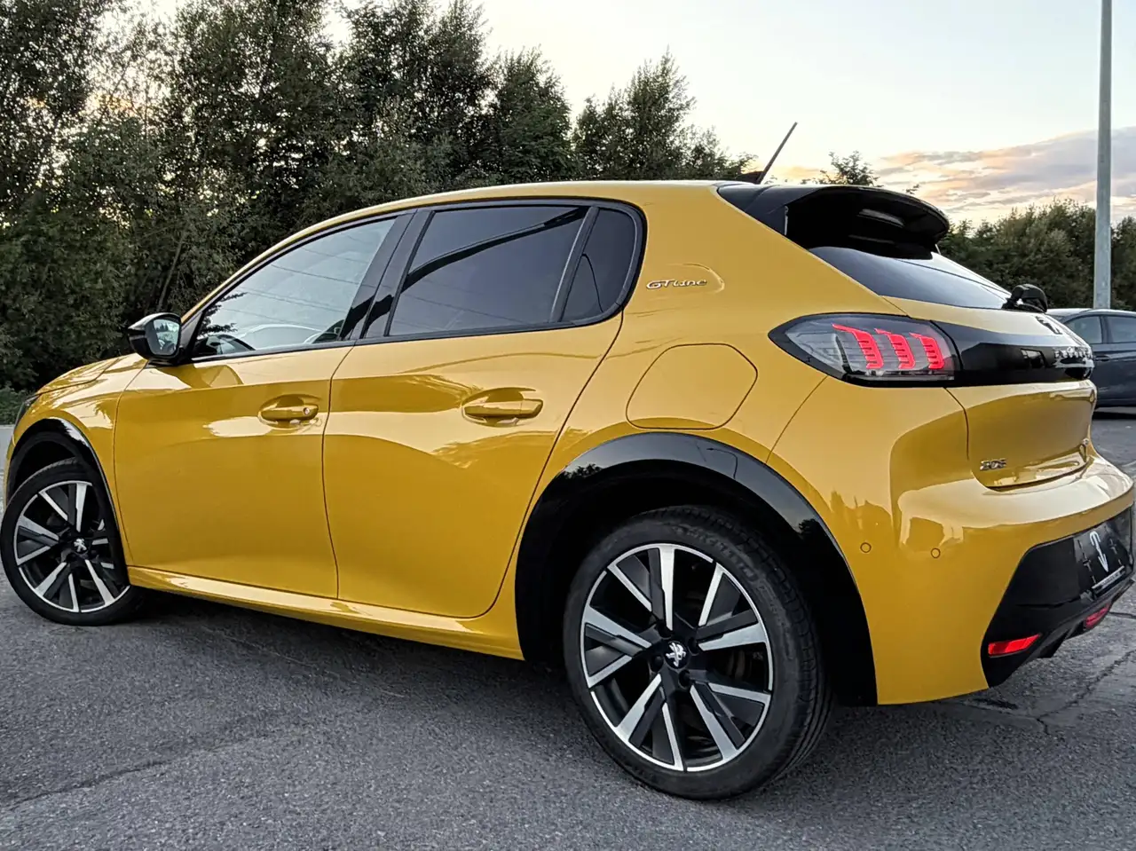 Peugeot 208 - 5
