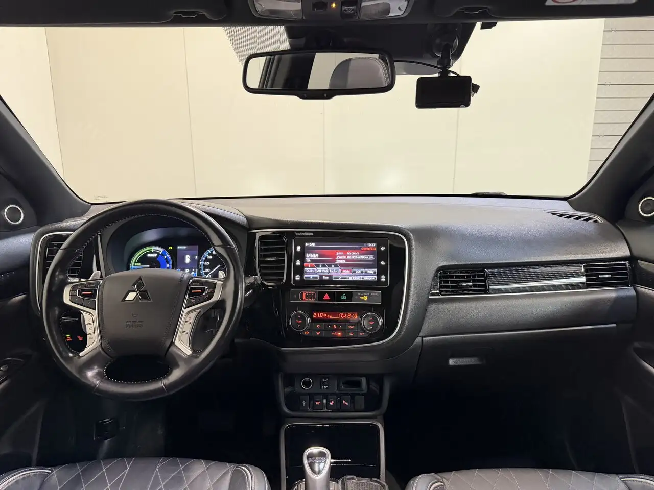 Mitsubishi Outlander - 11