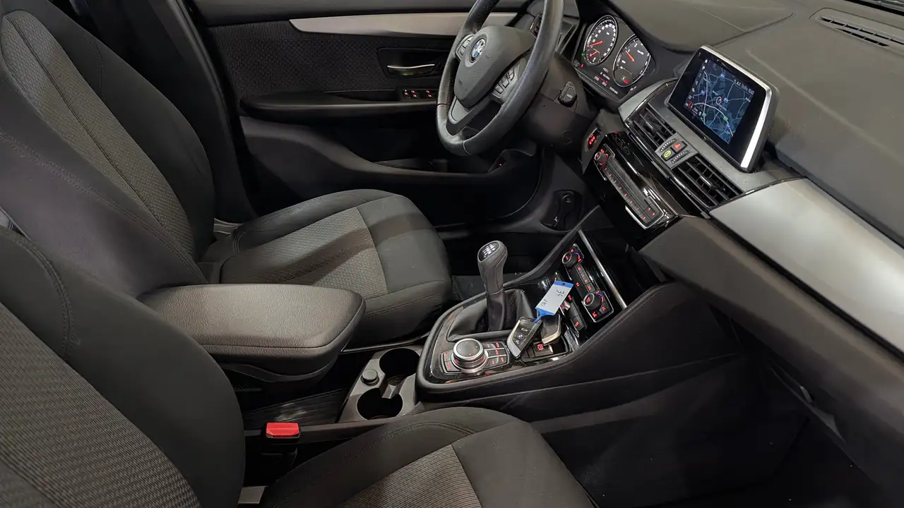 BMW 216 - 12