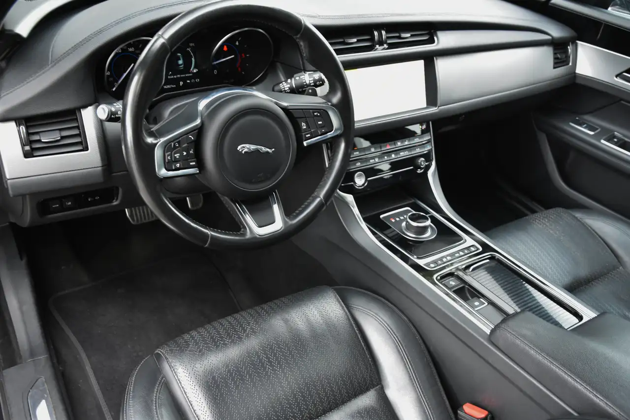 Jaguar XF - 4