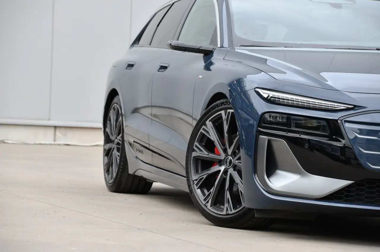 Audi A6 e-tron - 12