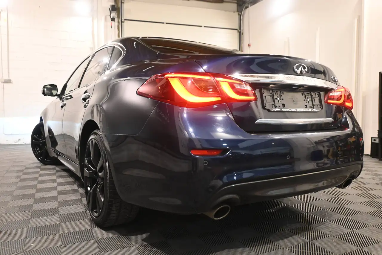 Infiniti Q70 - 8