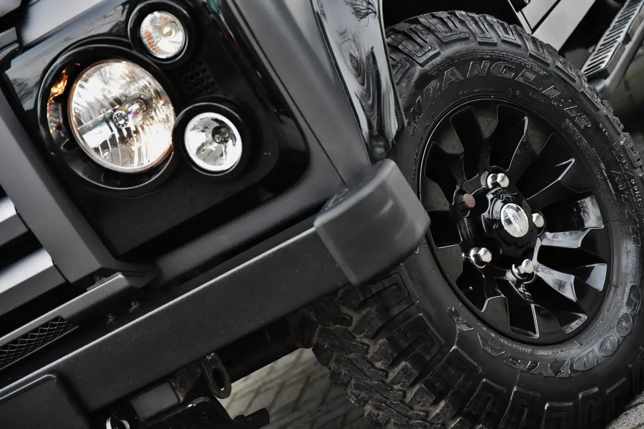 Land Rover Defender - 7