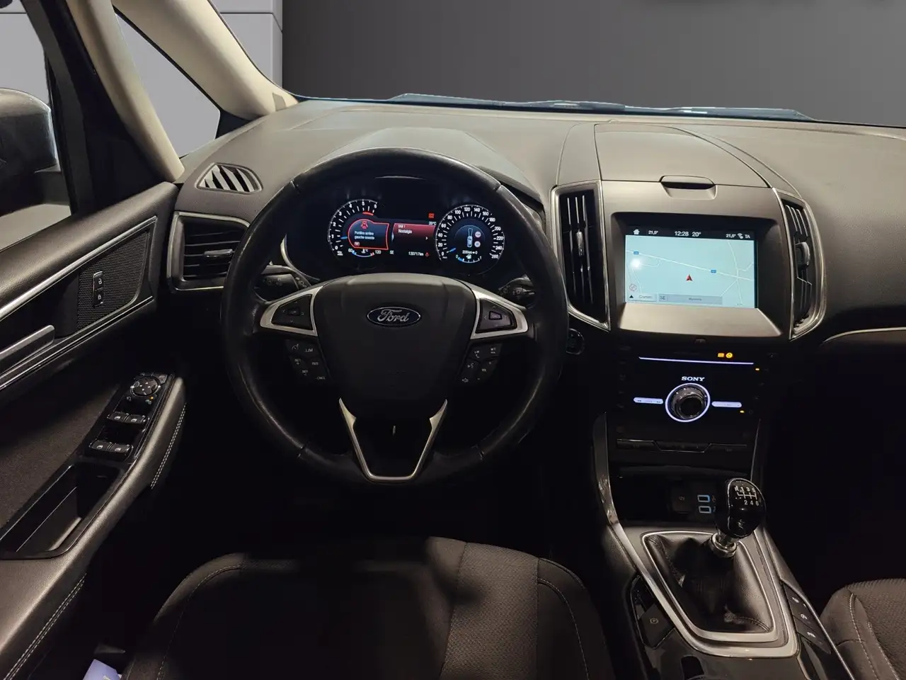 Ford S-Max - 11