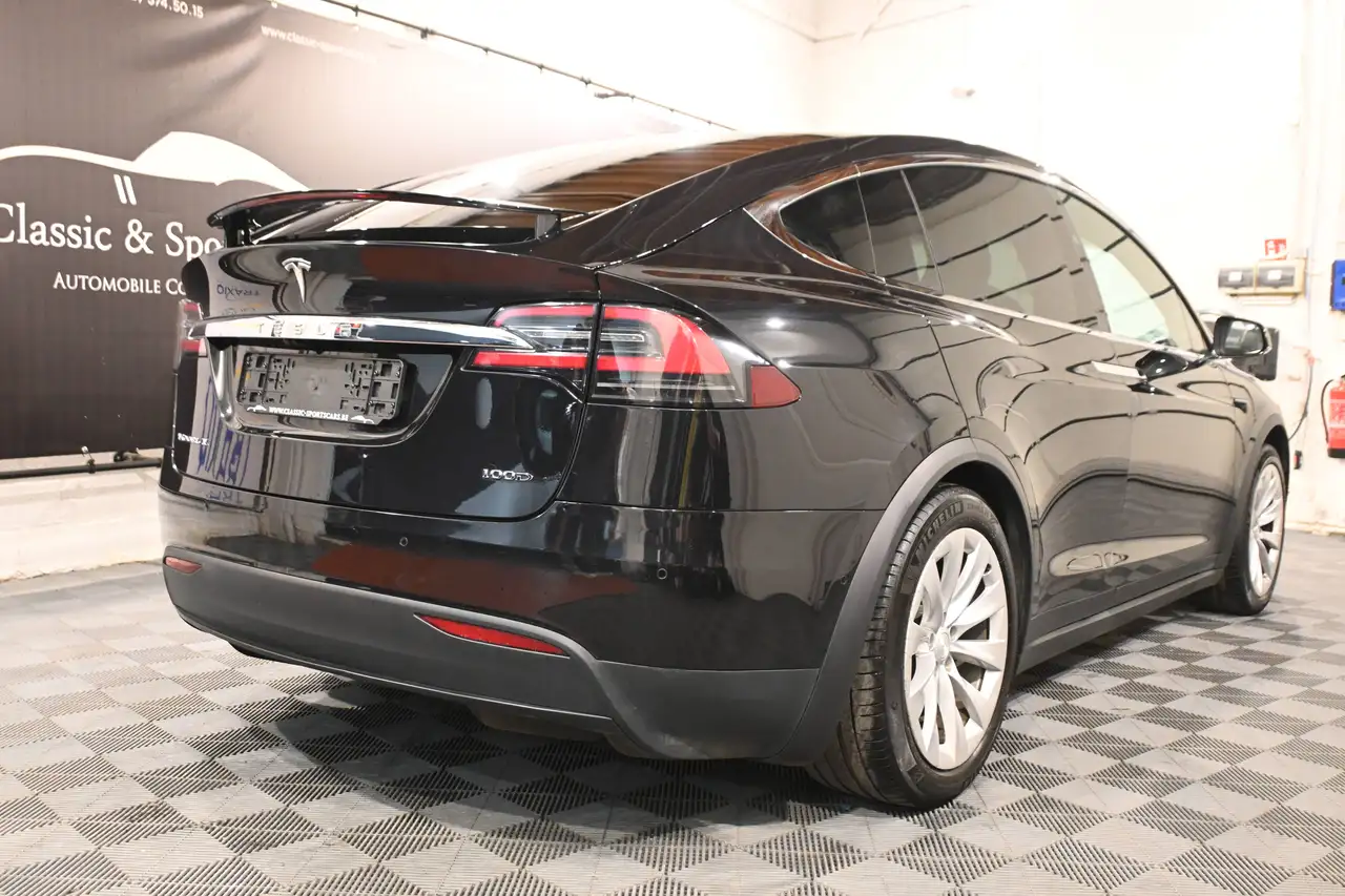 Tesla Model X - 6