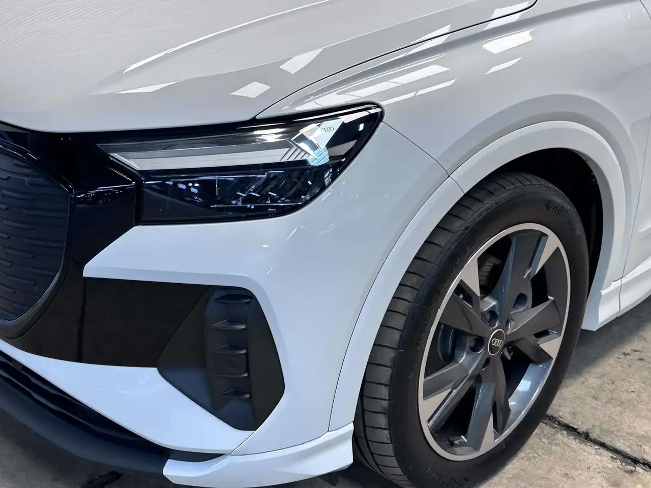 Audi Q4 e-tron - 8