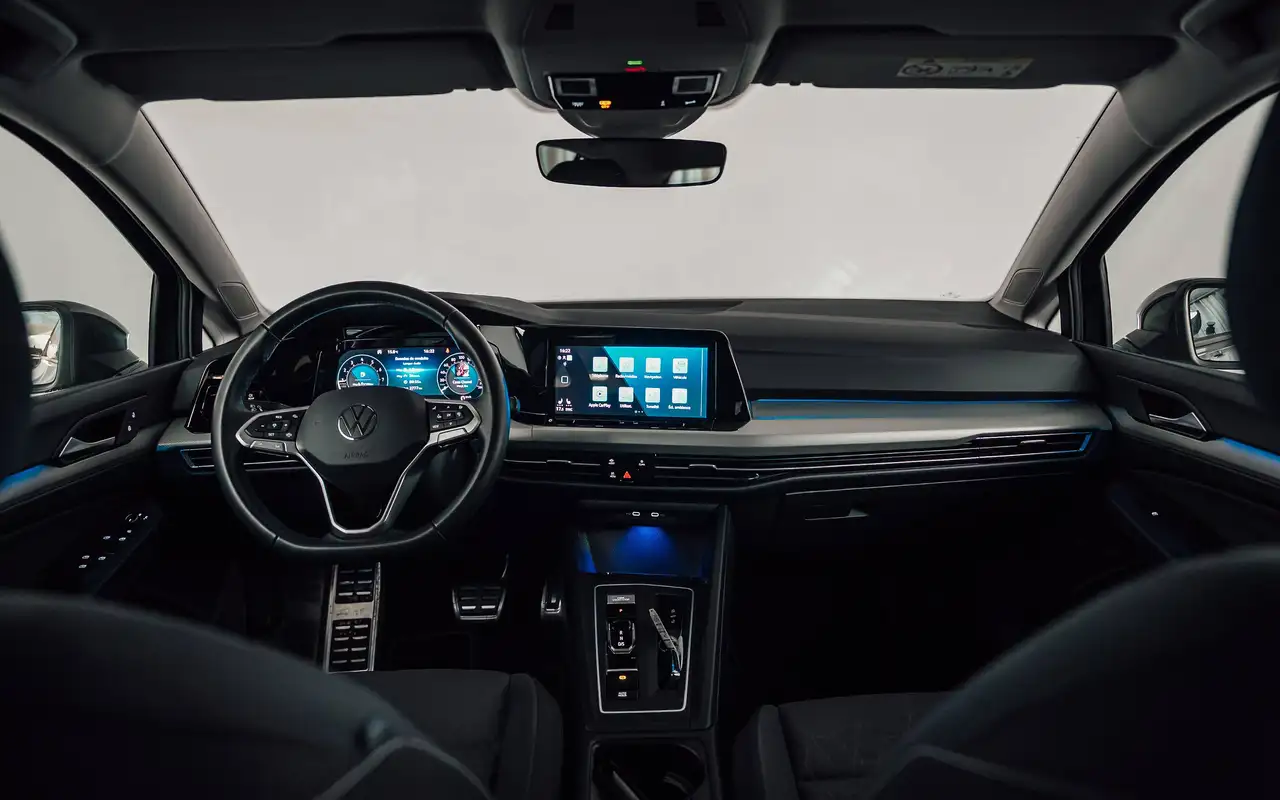 Volkswagen Golf - 11