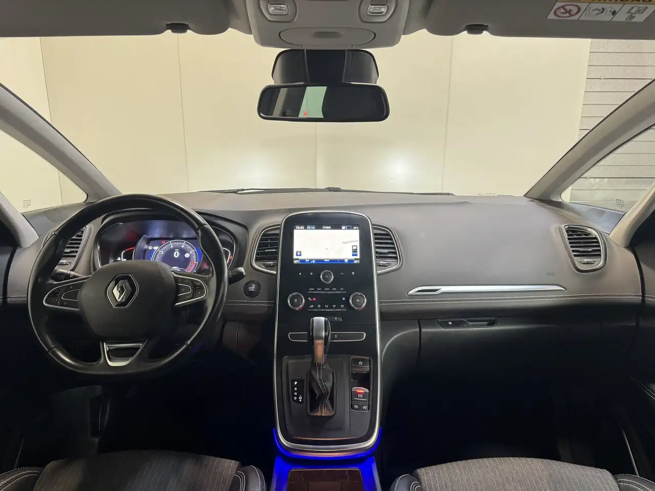 Renault Grand Scenic - 12
