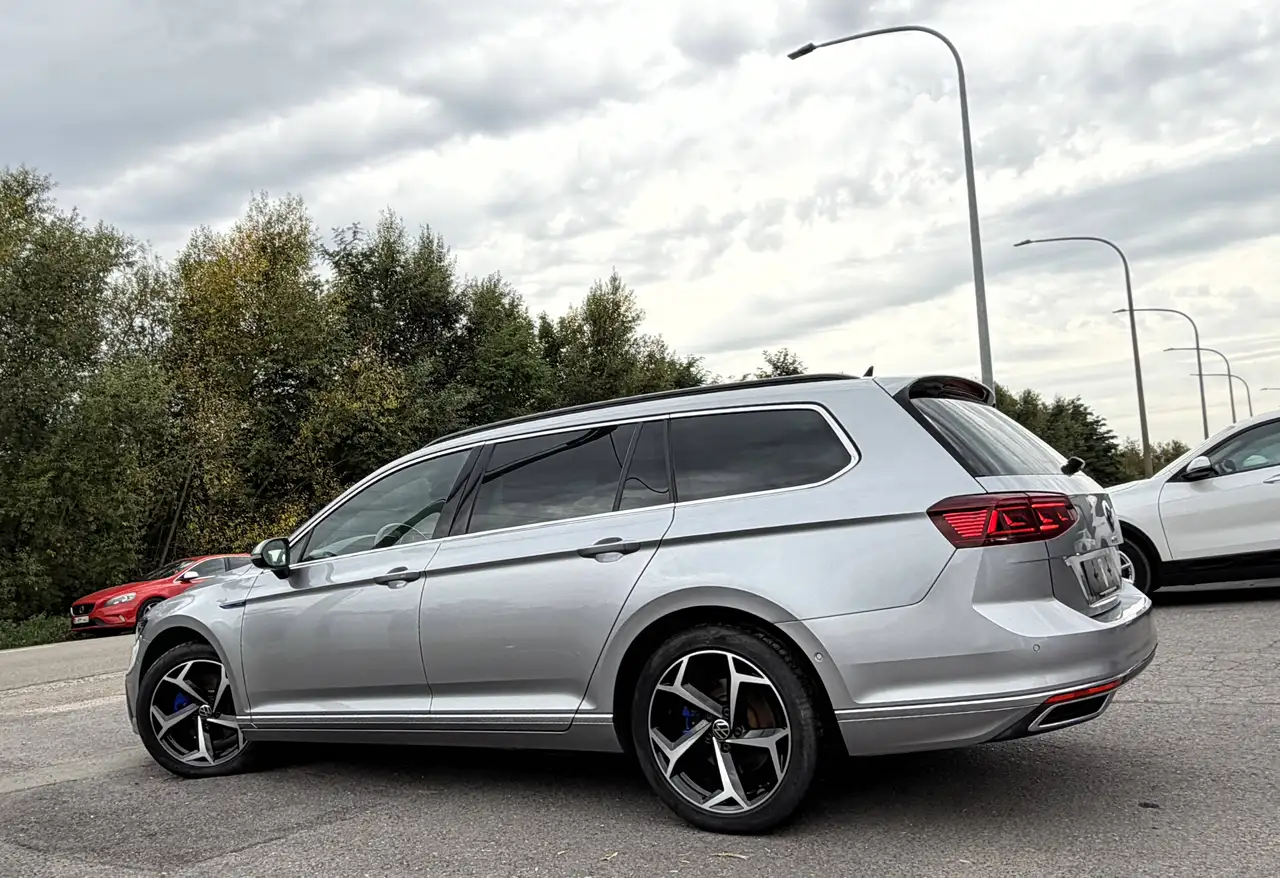 Volkswagen Passat - 5