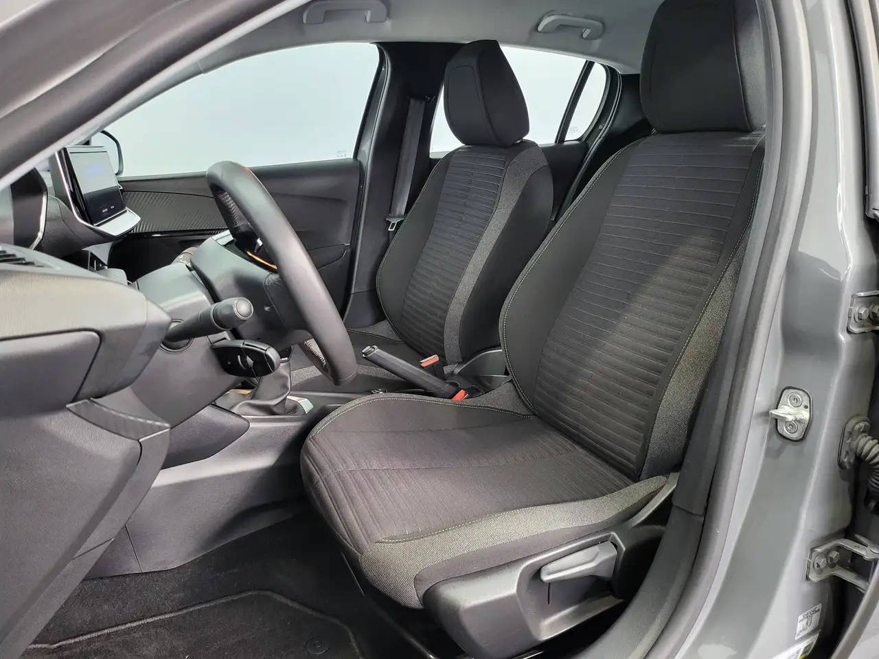 Peugeot 208 - 12