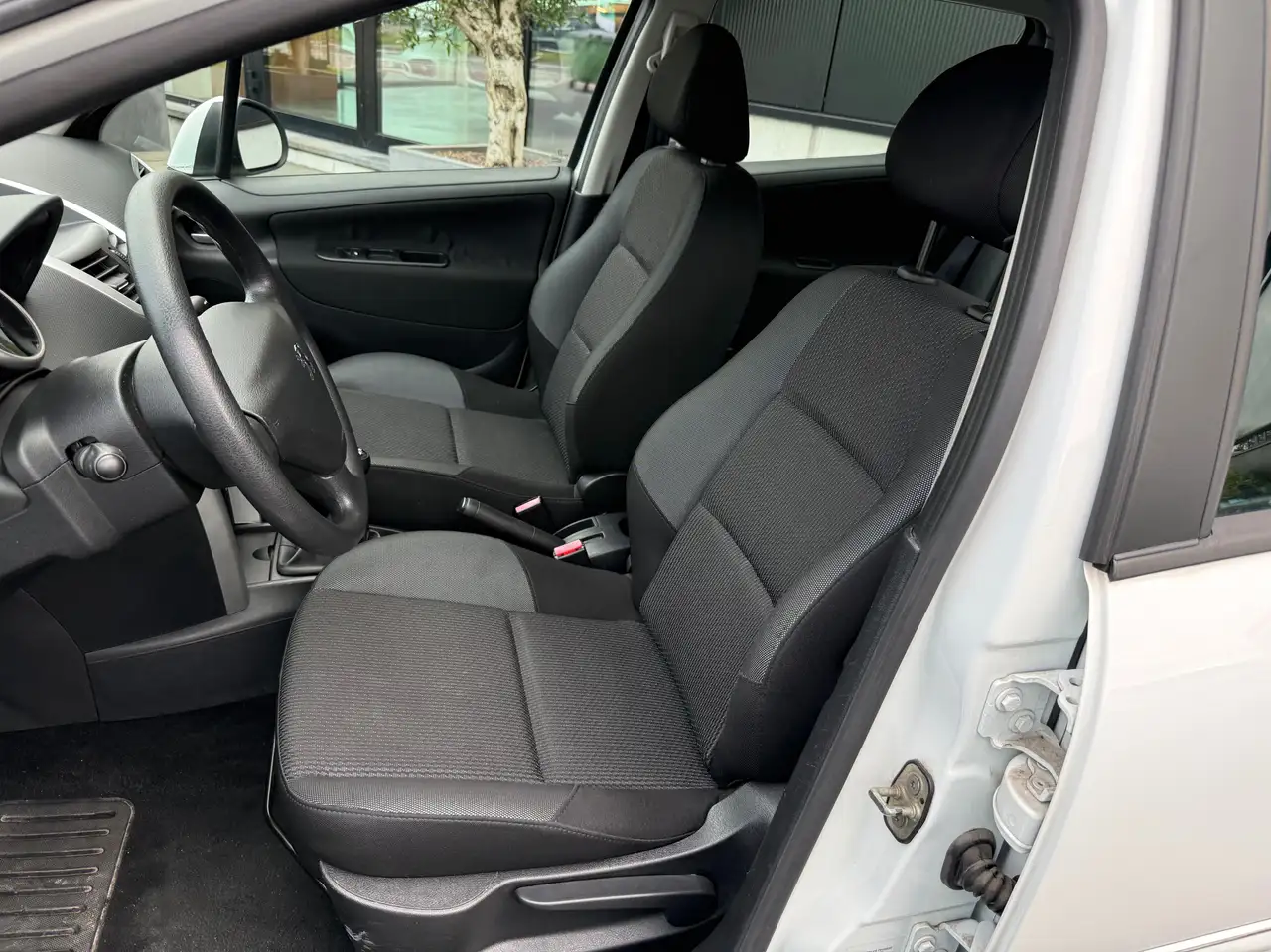 Peugeot 207 - 8