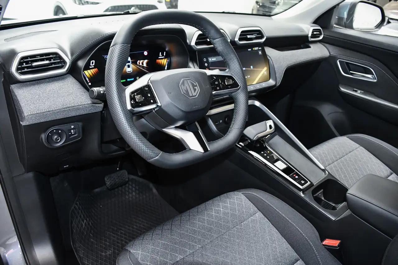 MG ZS - 8