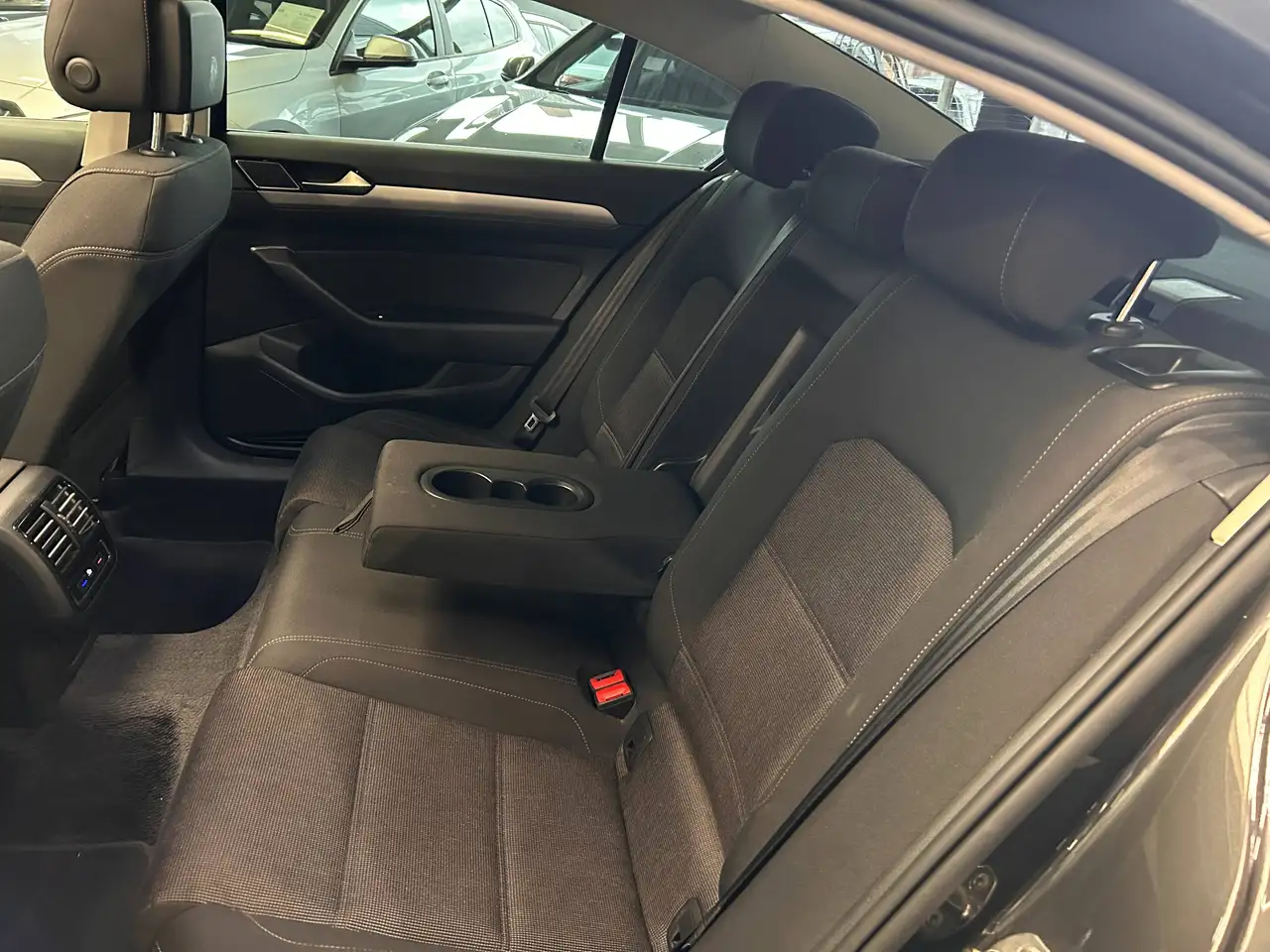 Volkswagen Passat - 8