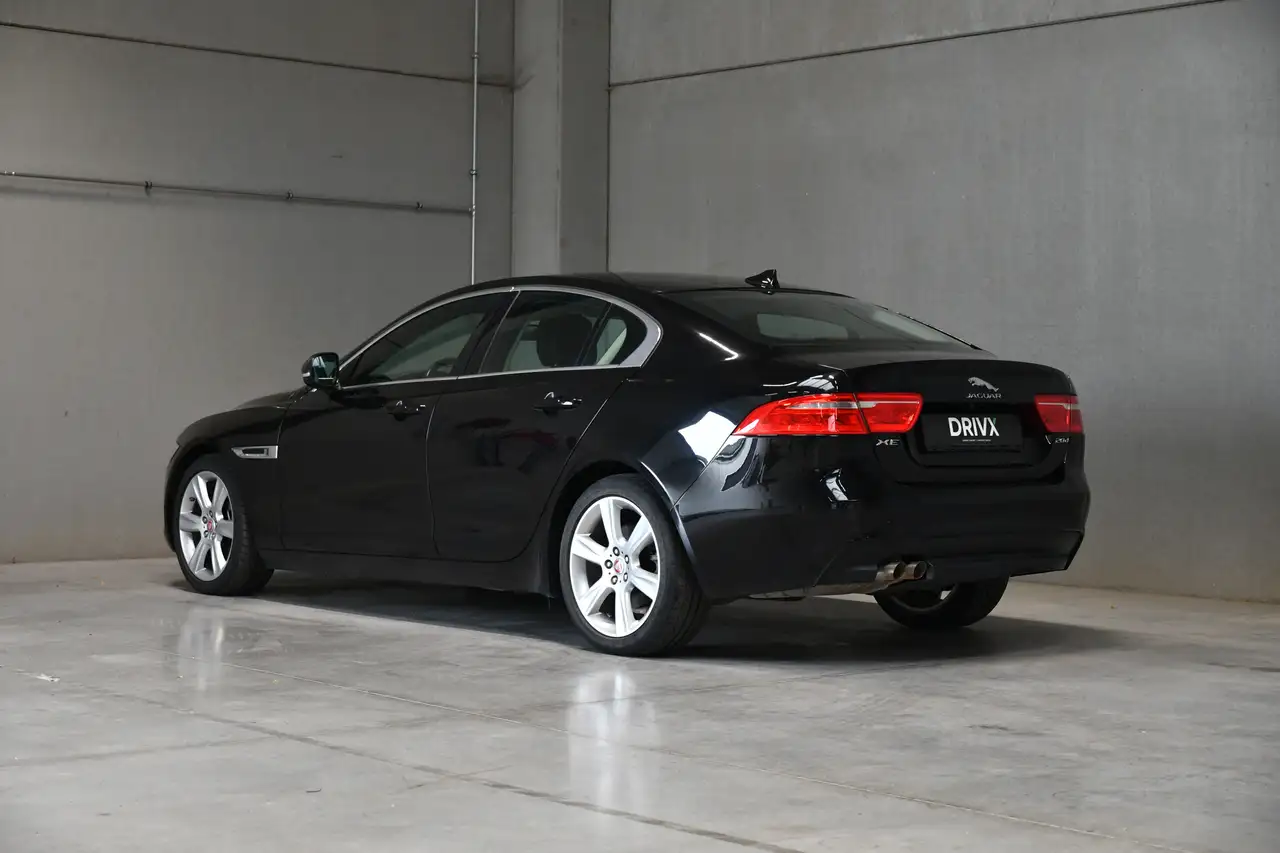Jaguar XE - 2