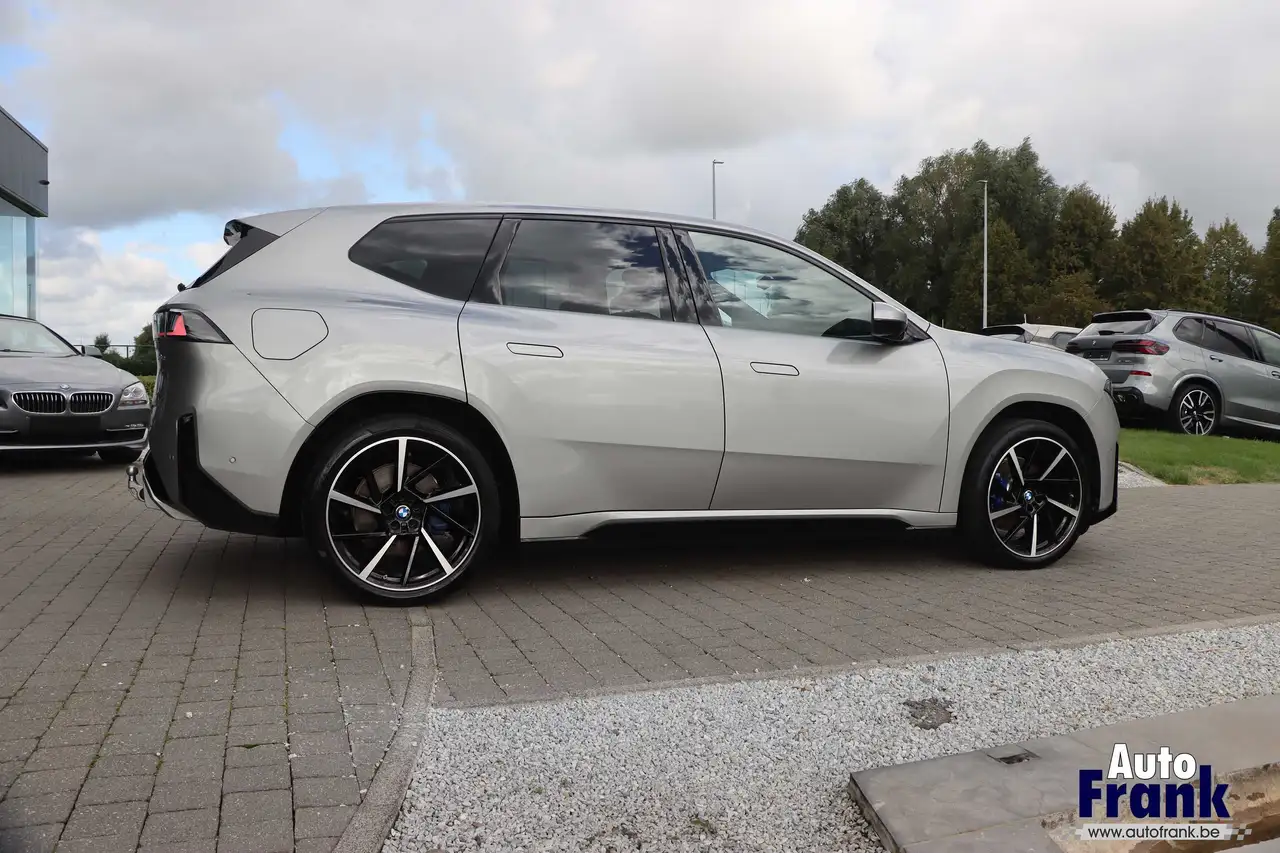 BMW iX3 - 8