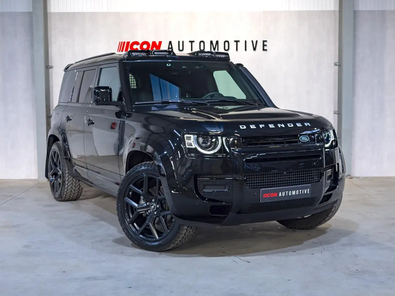 Land Rover Defender - 1