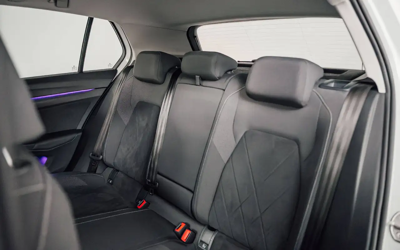 Volkswagen Golf - 8