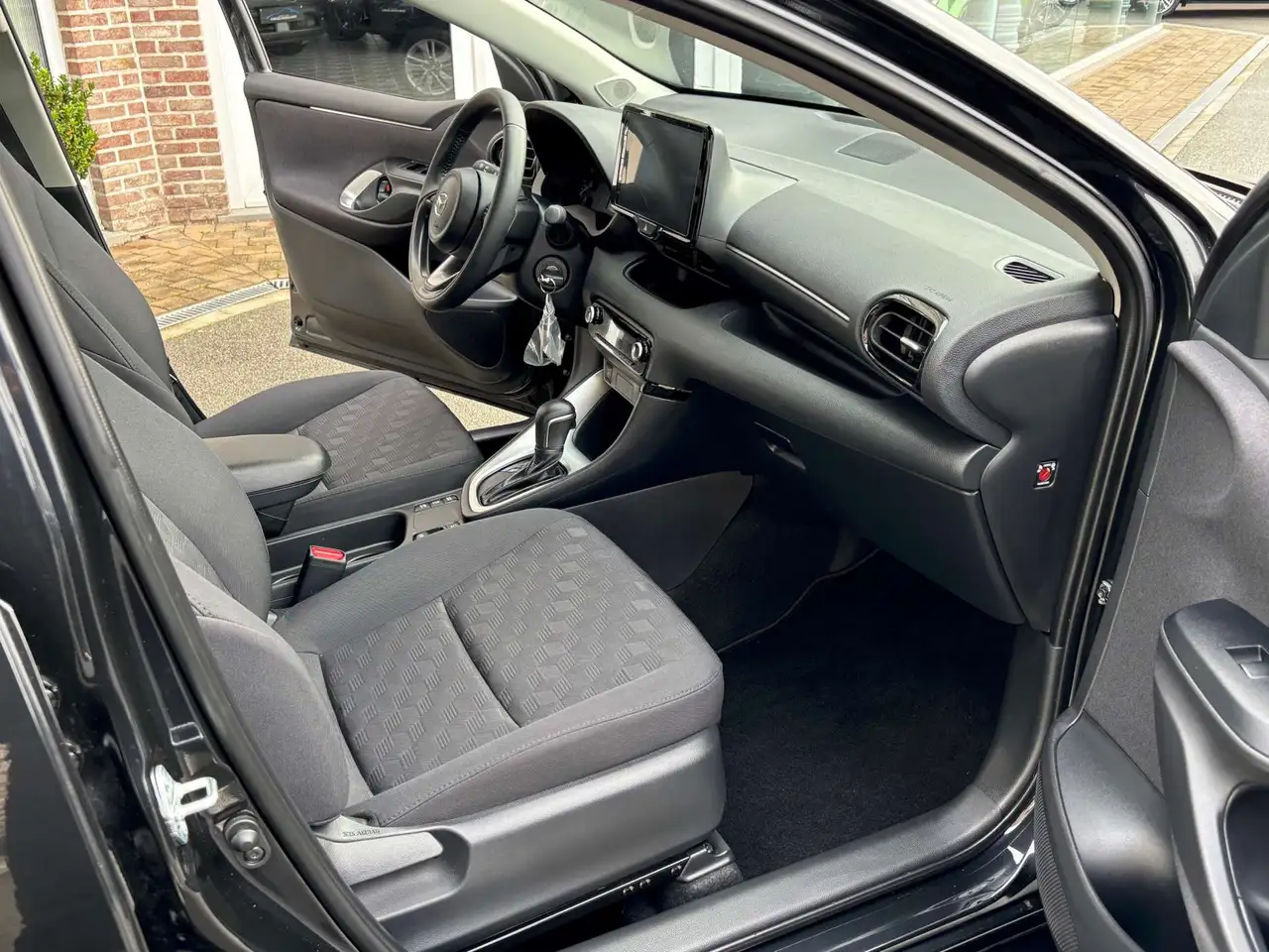 Mazda 2 - 10